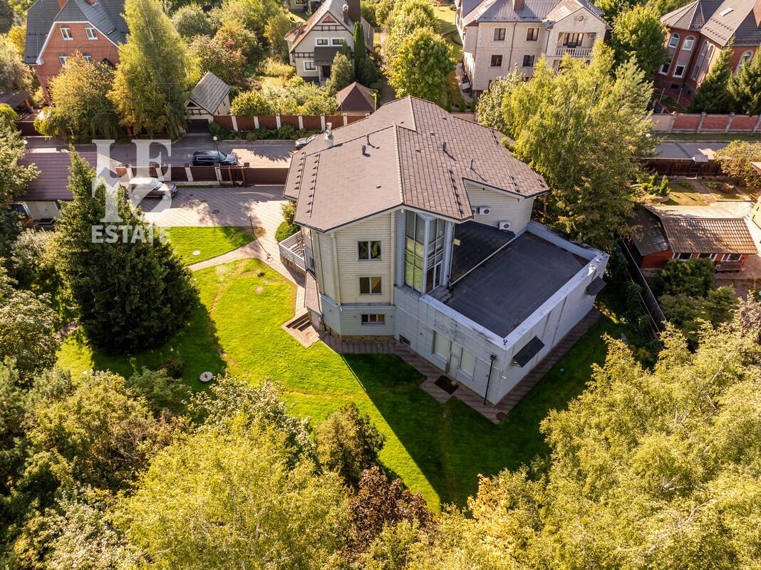 3-этажный коттедж 680 м² с отделкой