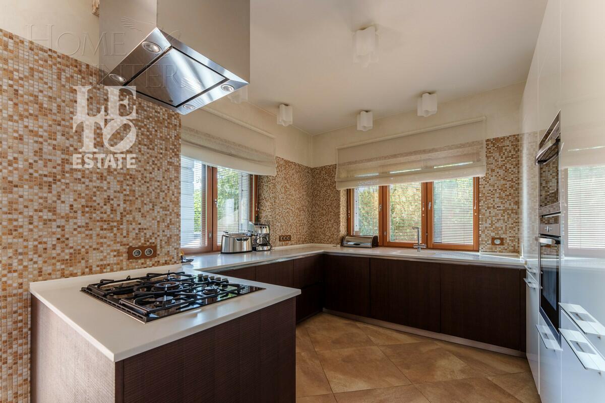 3-этажный коттедж 680 м² с отделкой