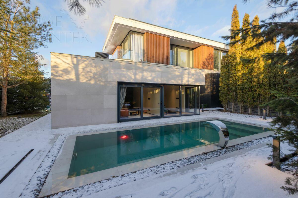 2-этажный коттедж 663 м² с отделкой