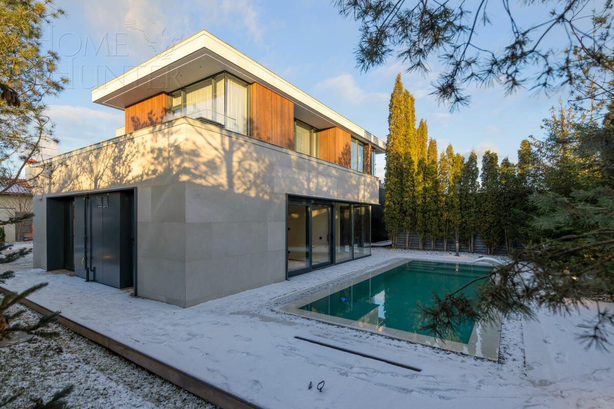 2-этажный коттедж 663 м² с отделкой