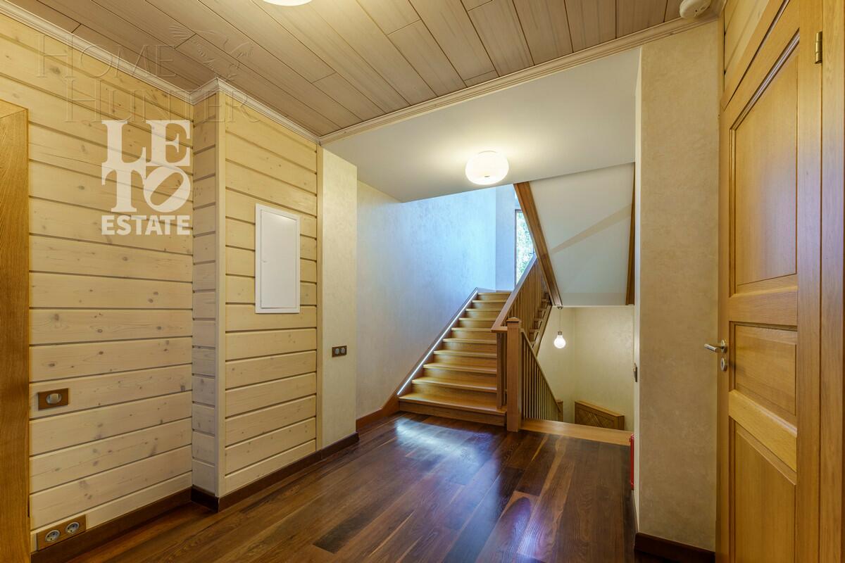 3-этажный коттедж 680 м² с отделкой