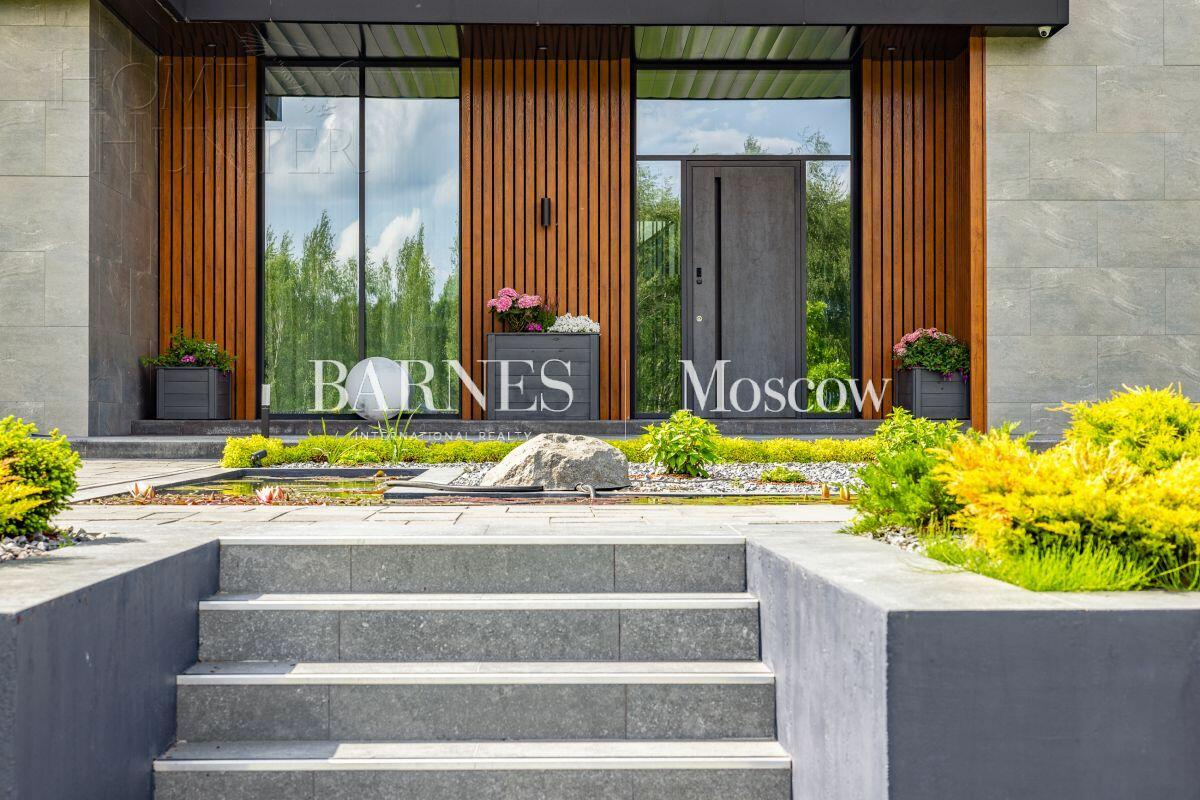 2-этажный коттедж 1 340 м² с отделкой