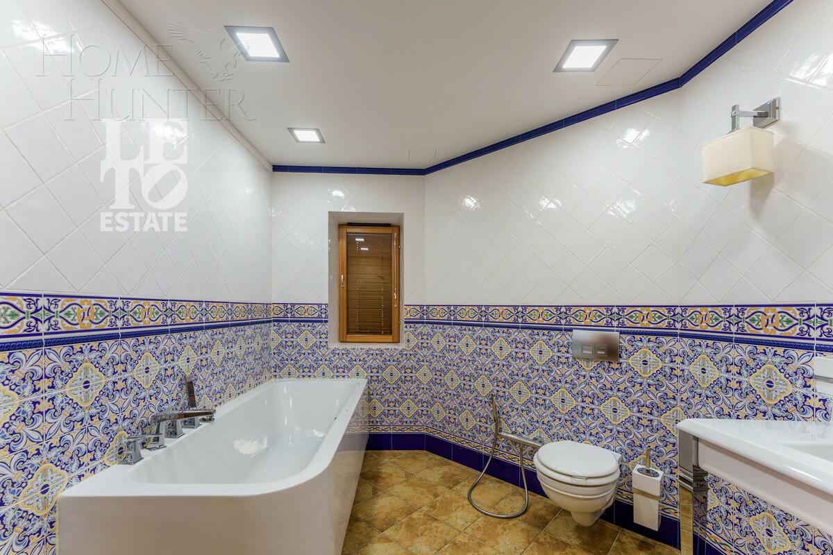 3-этажный коттедж 680 м² с отделкой