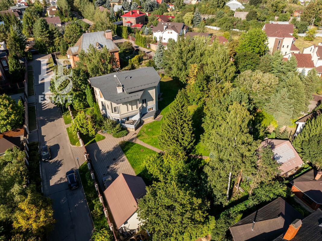 3-этажный коттедж 680 м² с отделкой