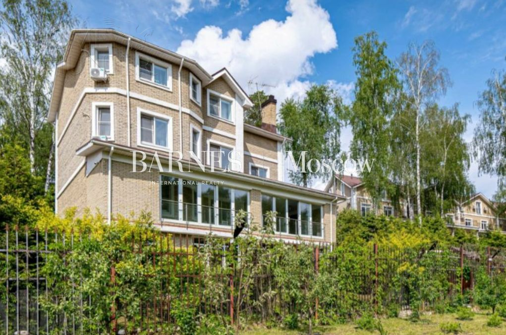 3-этажный коттедж 420 м² с отделкой