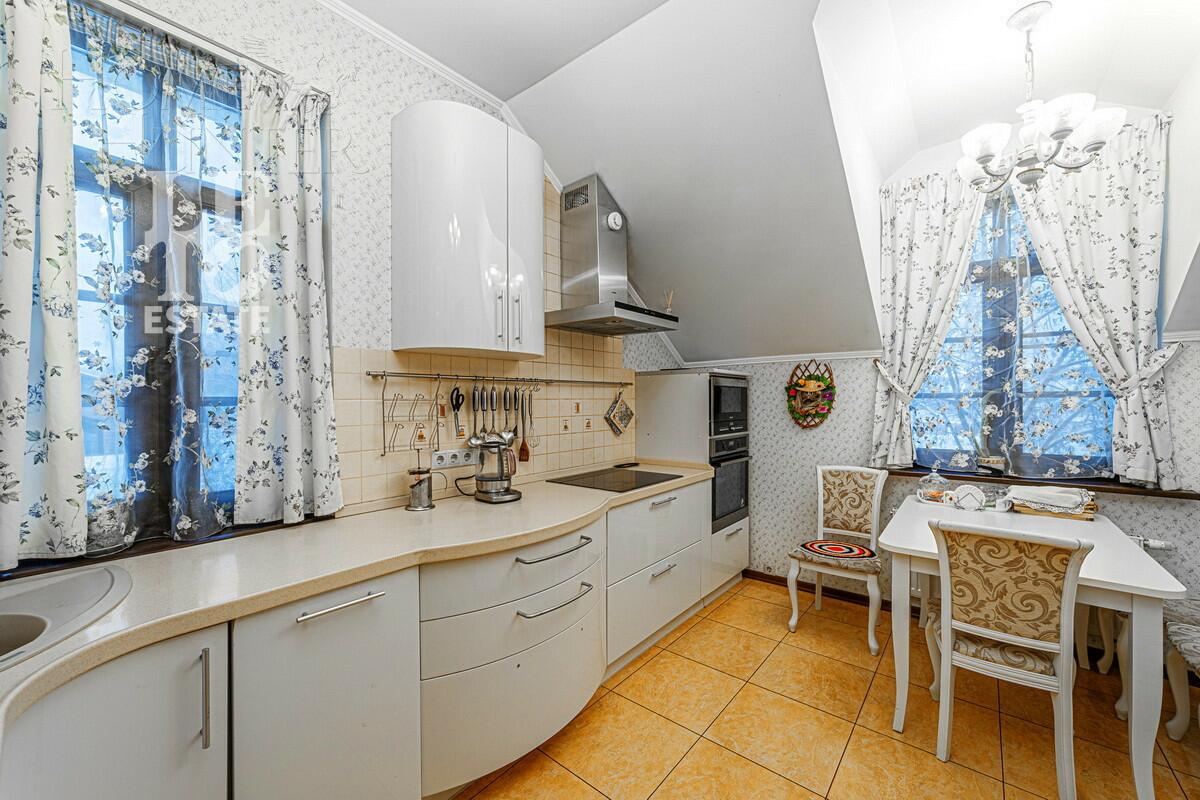 2-этажный коттедж 1 218 м² с отделкой