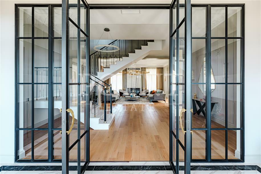 2-этажный коттедж 610 м² с отделкой