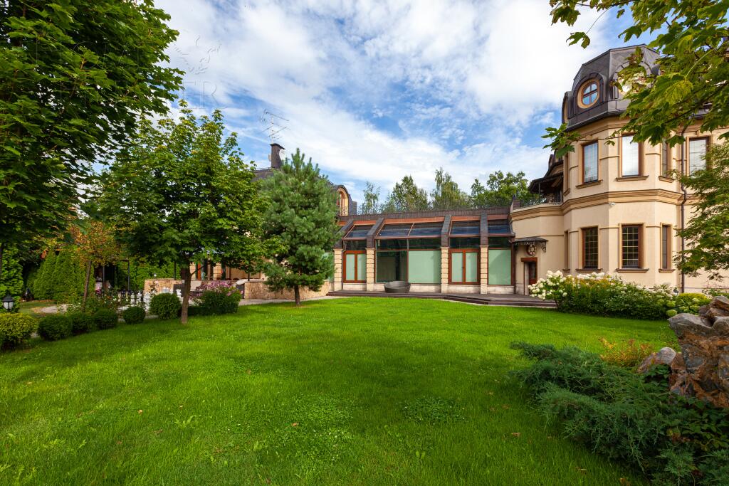 2-этажный коттедж 900 м² с отделкой