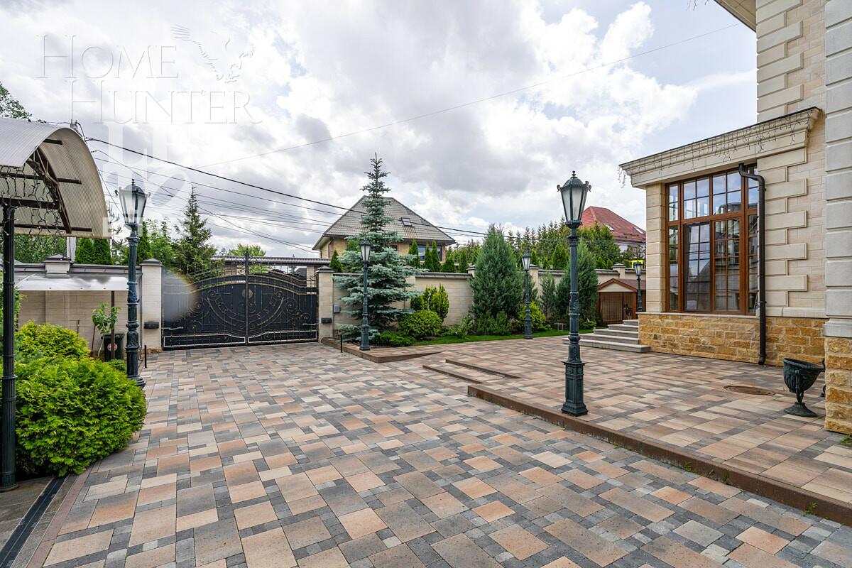 2-этажный коттедж 1 218 м² с отделкой