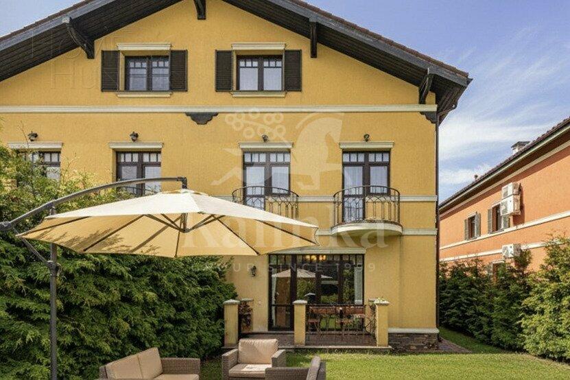 3-этажный таунхаус 251 м² с отделкой