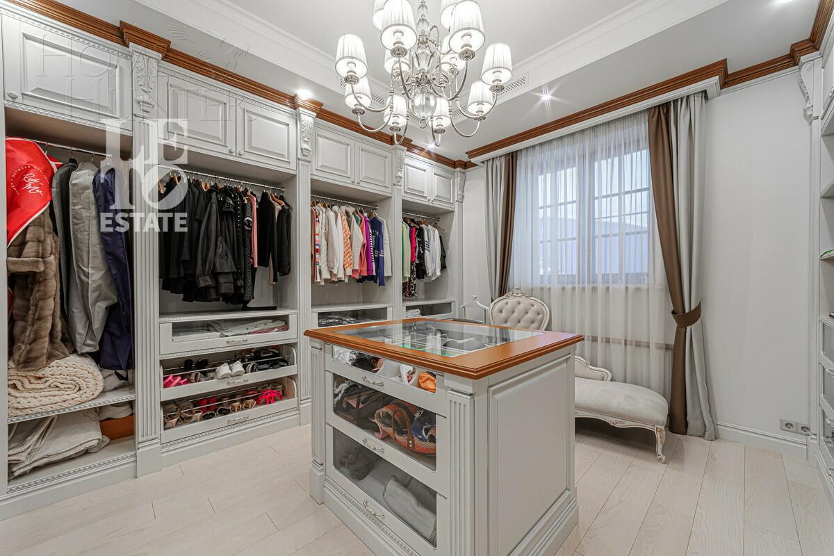 2-этажный коттедж 1 218 м² с отделкой