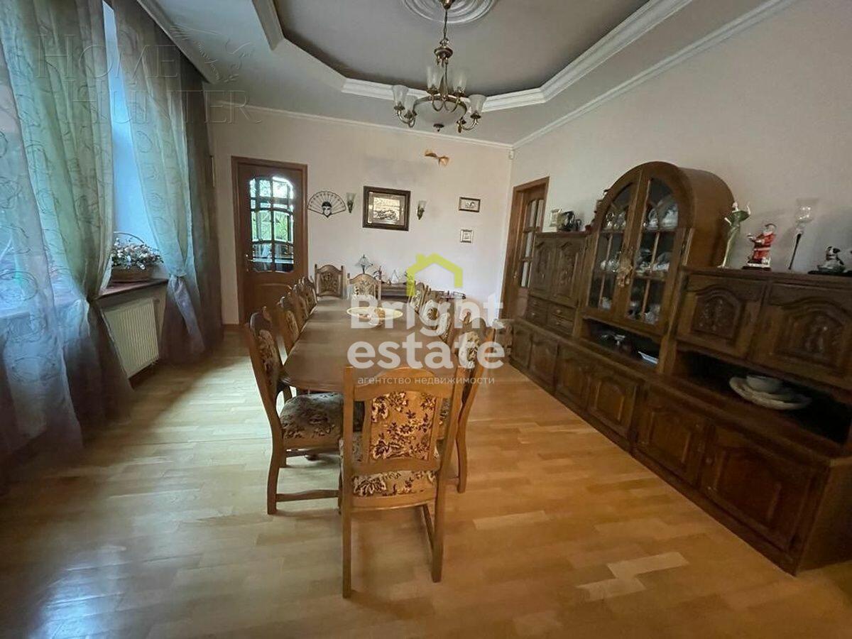 3-этажный коттедж 1 040 м² с отделкой