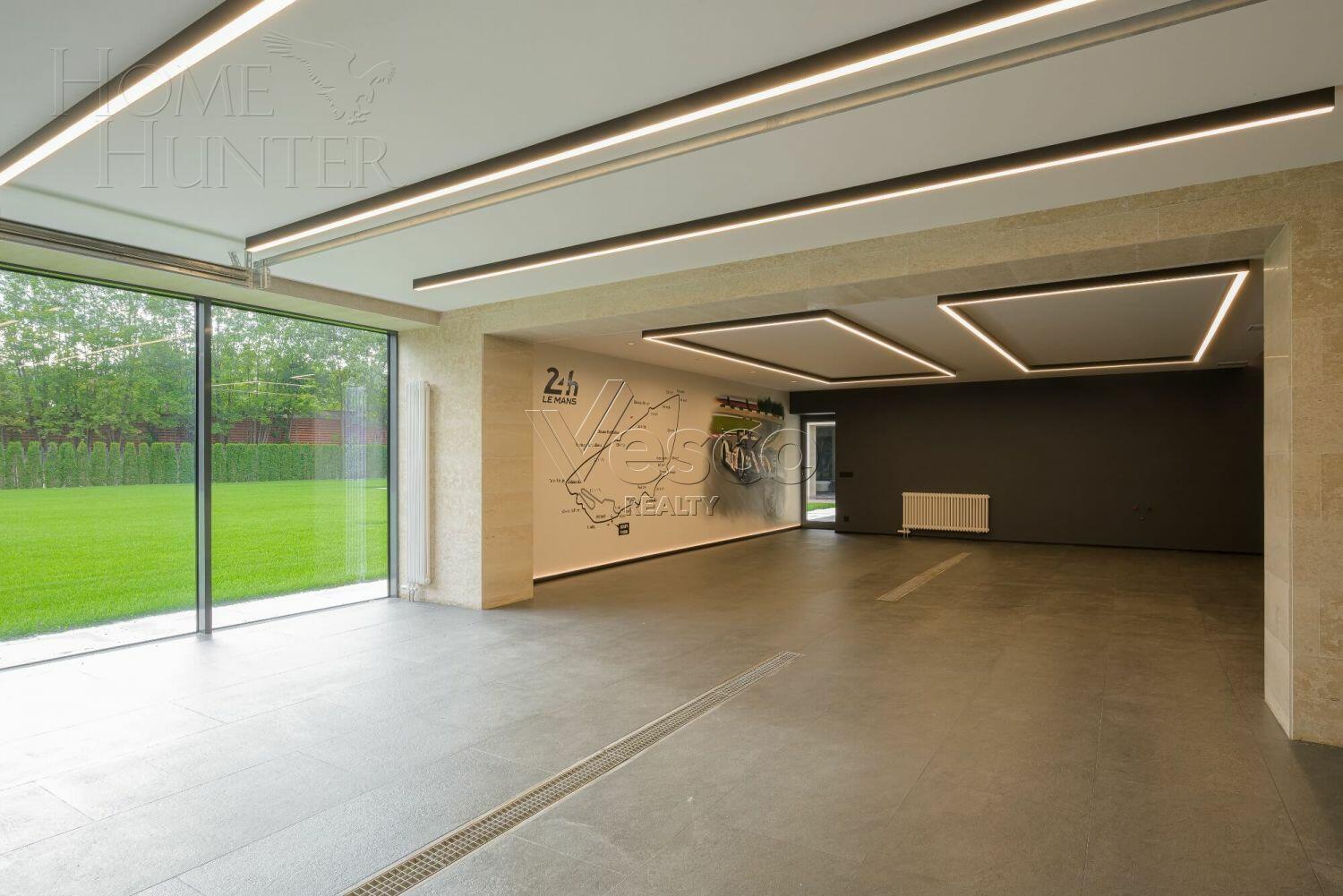 3-этажный коттедж 2 150 м² с отделкой