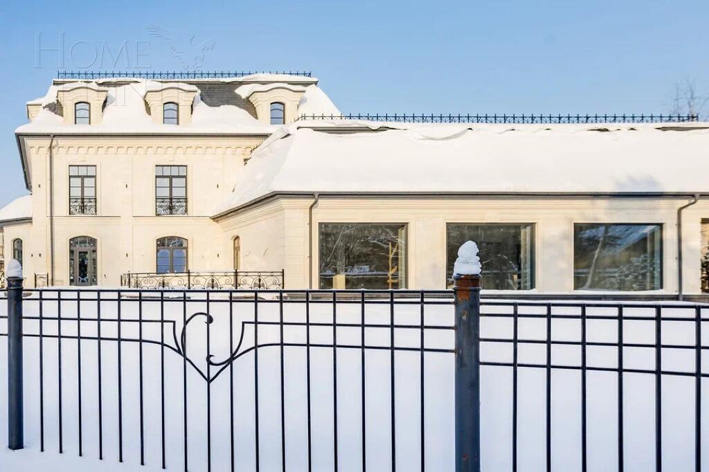 3-этажный коттедж 1 000 м² без отделки