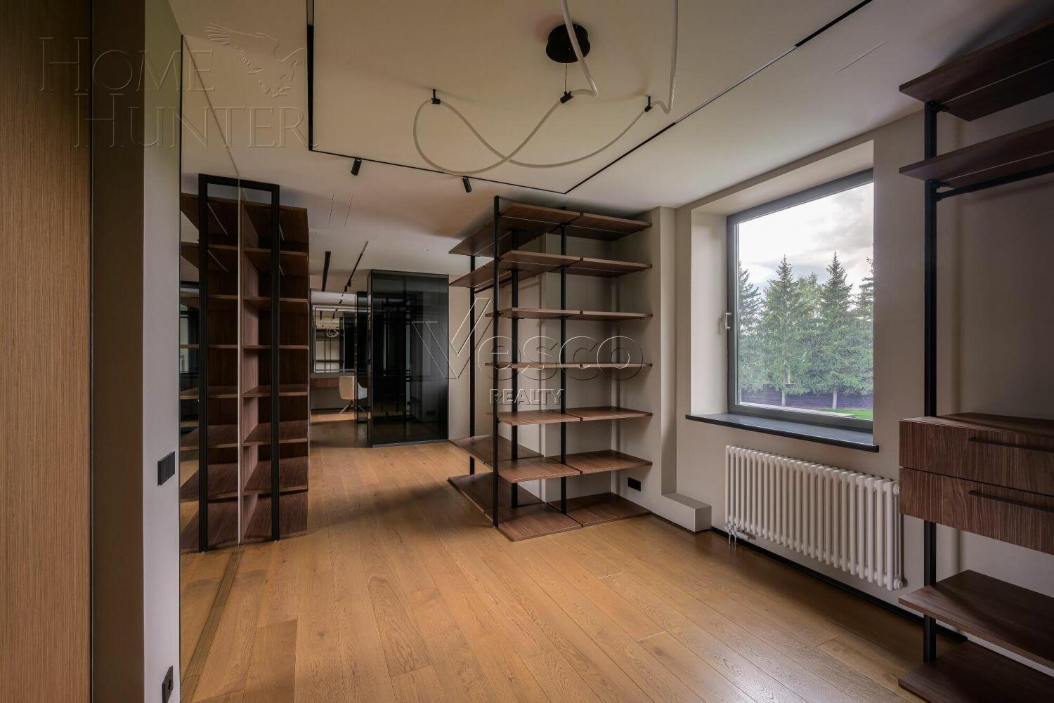 3-этажный коттедж 2 150 м² с отделкой