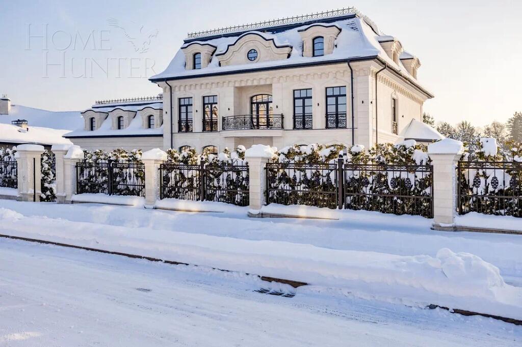 3-этажный коттедж 1 000 м² без отделки