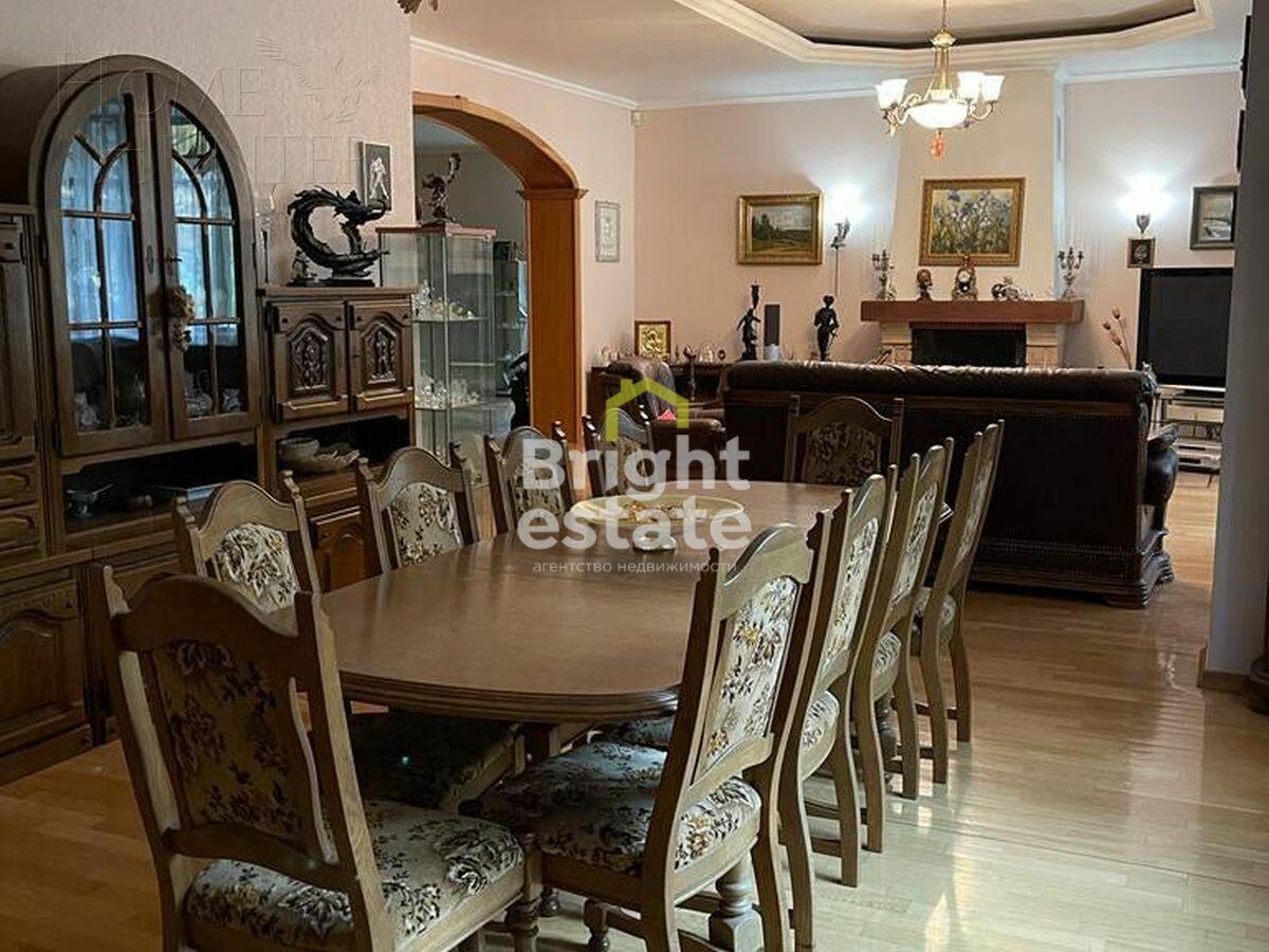 3-этажный коттедж 1 040 м² с отделкой