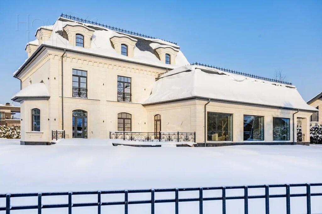 3-этажный коттедж 1 000 м² без отделки