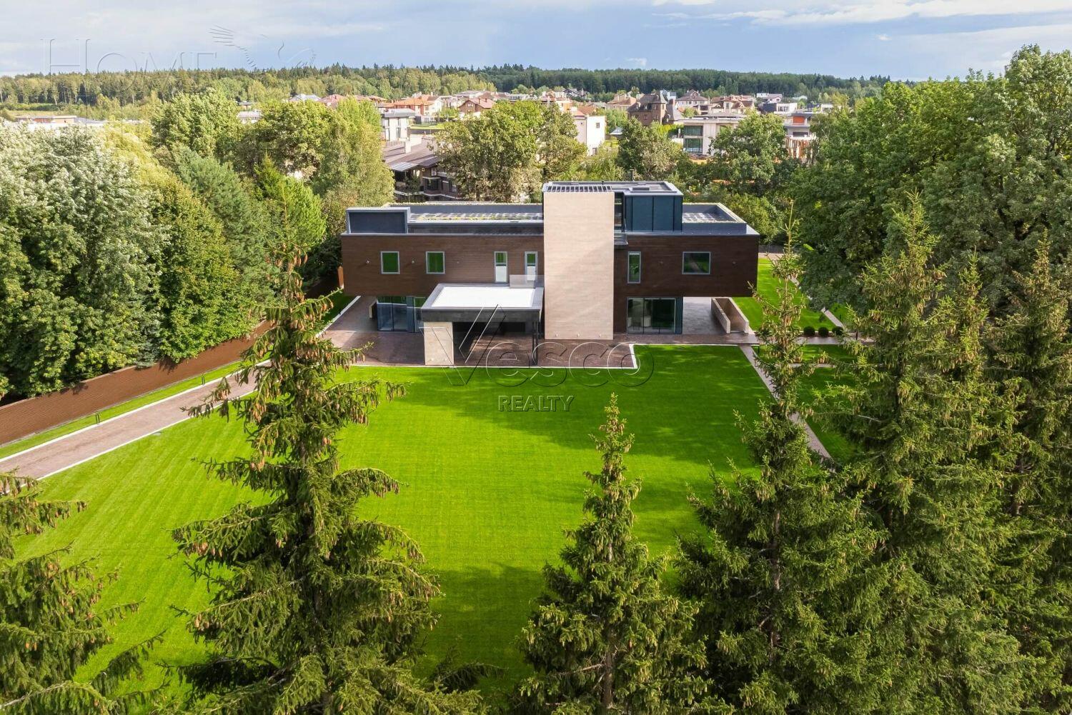 3-этажный коттедж 2 150 м² с отделкой