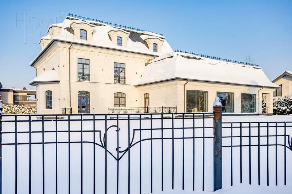 3-этажный коттедж 1 000 м² без отделки