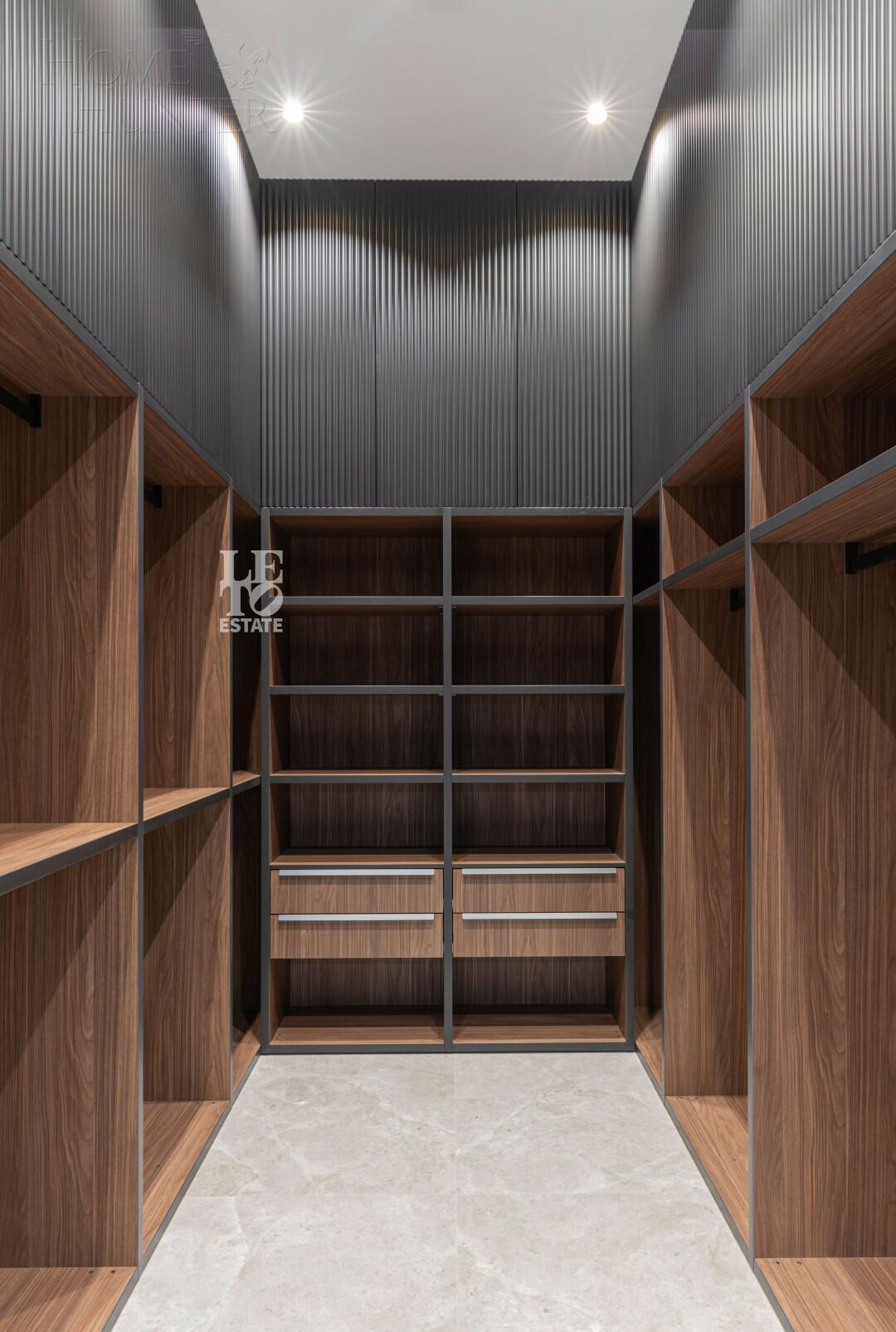 2-этажный коттедж 1 066 м² с отделкой