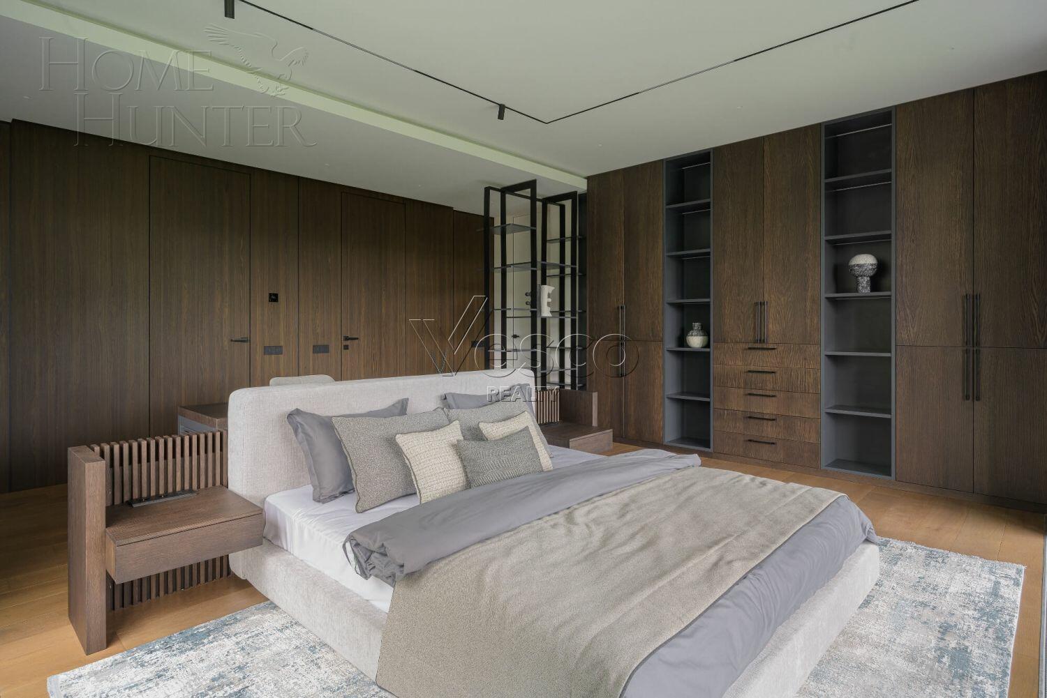 3-этажный коттедж 2 150 м² с отделкой