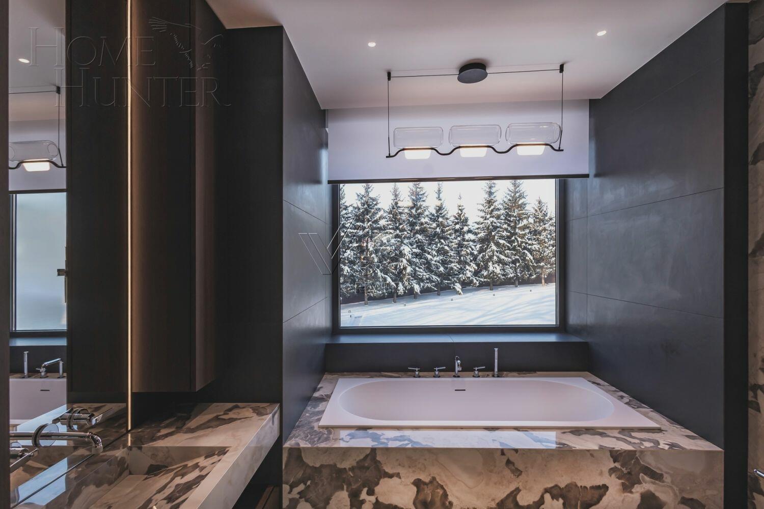 3-этажный коттедж 2 150 м² с отделкой