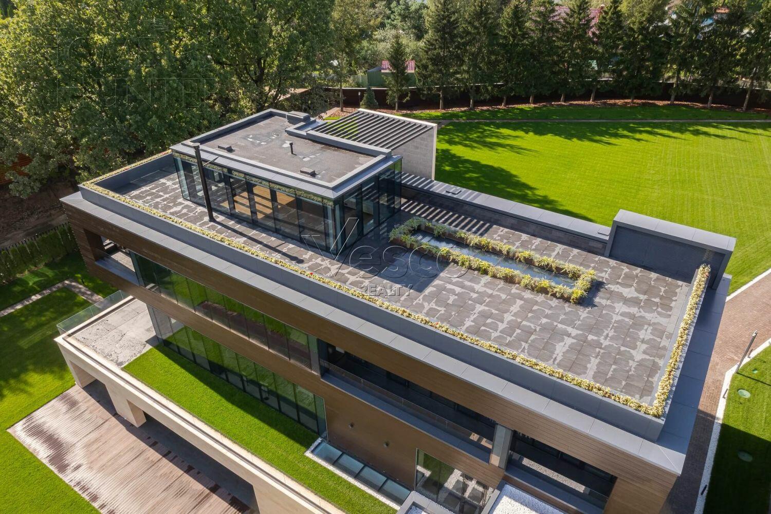 3-этажный коттедж 2 150 м² с отделкой