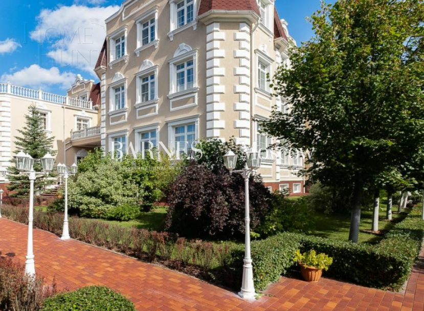 3-этажный коттедж 1 650 м² с отделкой