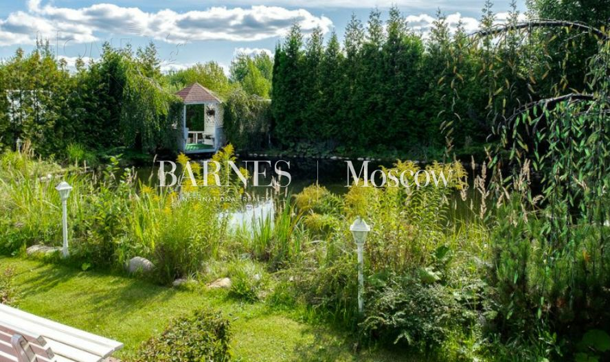 3-этажный коттедж 1 650 м² с отделкой