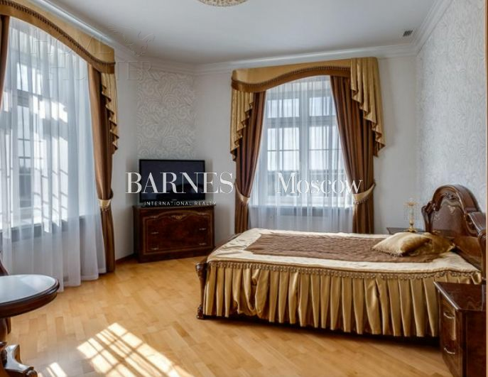 3-этажный коттедж 1 650 м² с отделкой