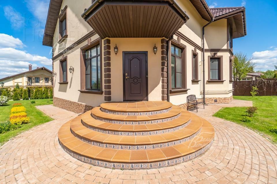 2-этажный коттедж 370 м² с отделкой