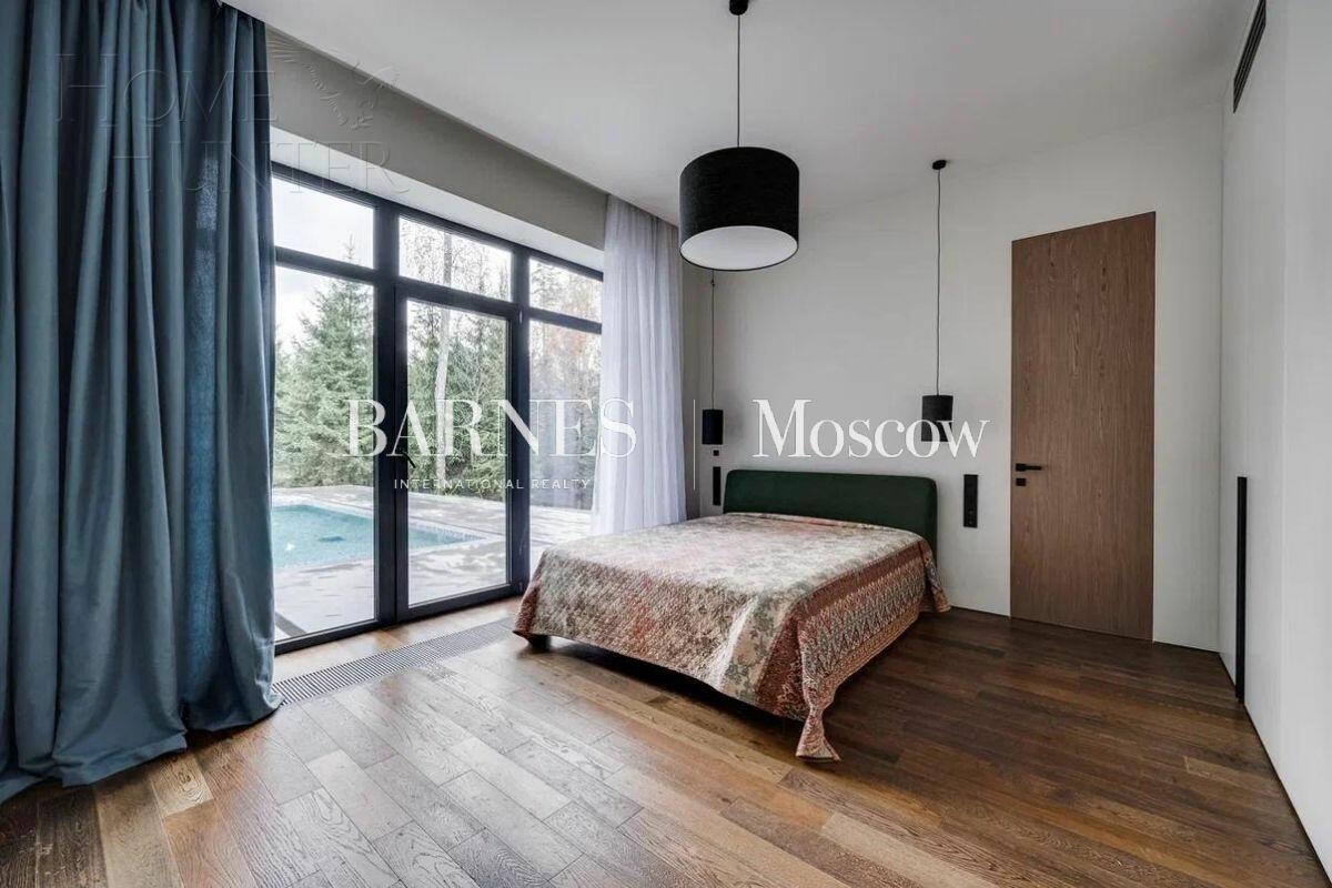 1-этажный коттедж 440 м² с отделкой