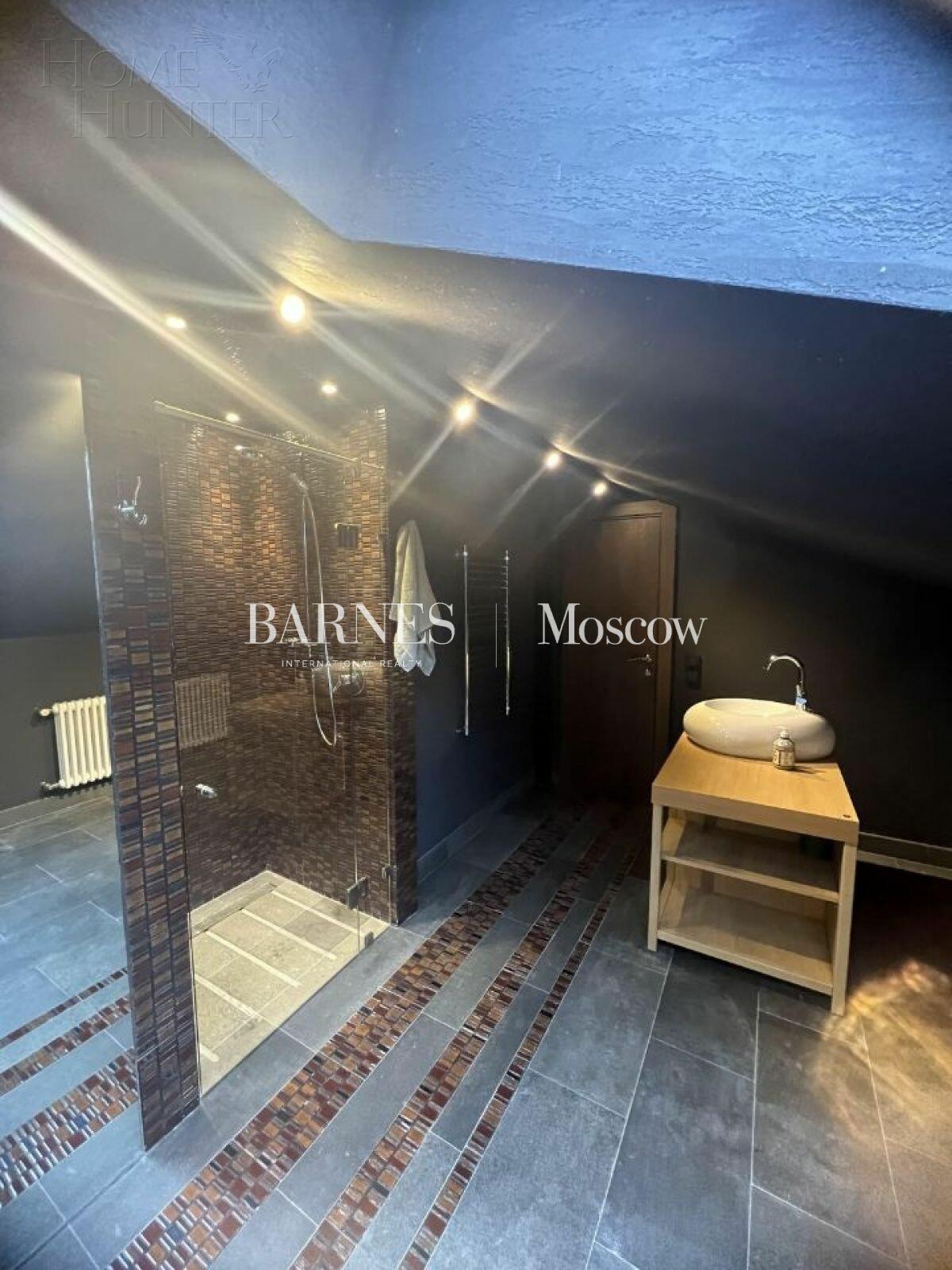 3-этажный коттедж 700 м² с отделкой