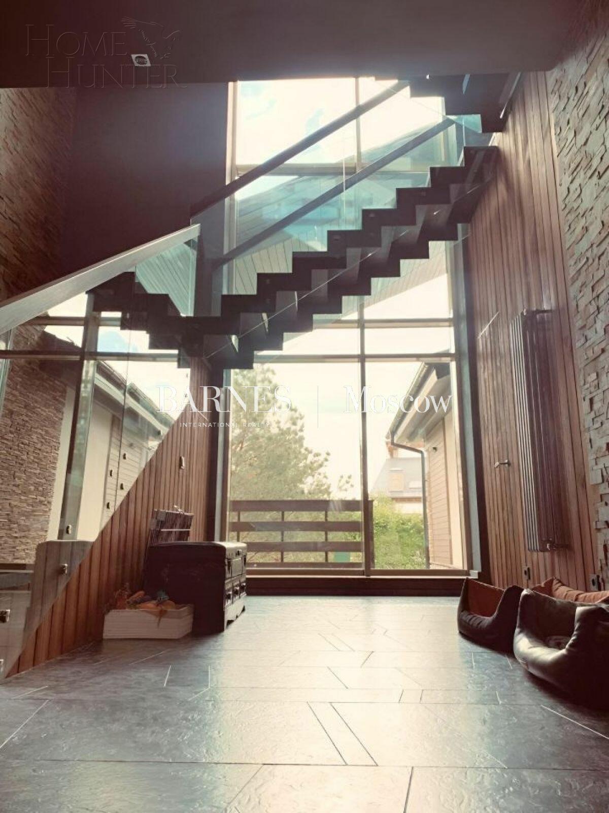 3-этажный коттедж 700 м² с отделкой