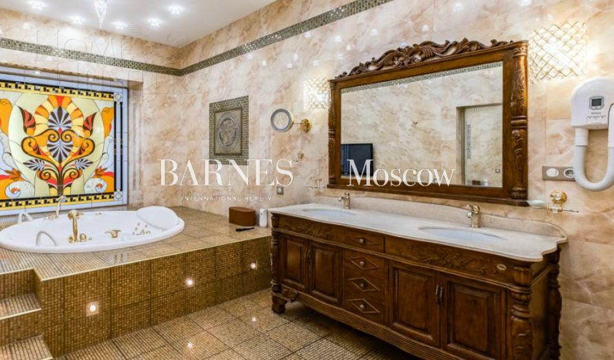 3-этажный коттедж 1 650 м² с отделкой