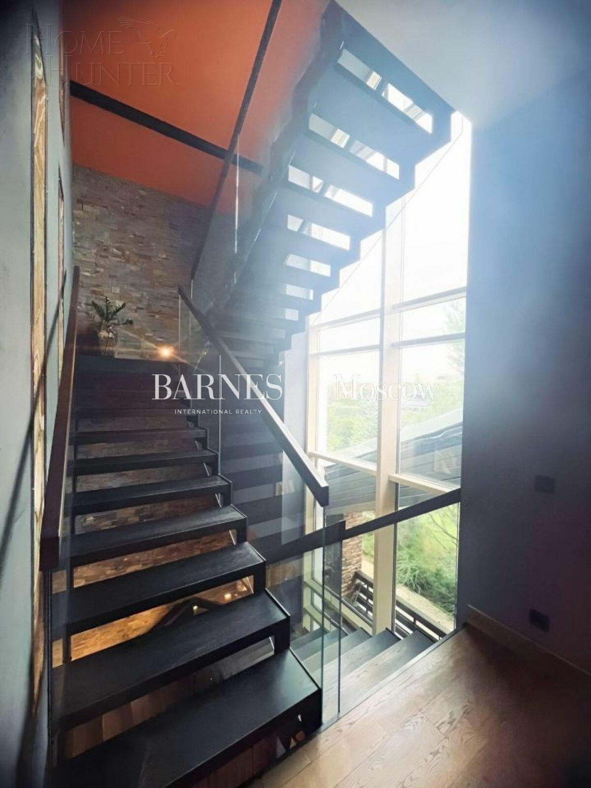 3-этажный коттедж 700 м² с отделкой