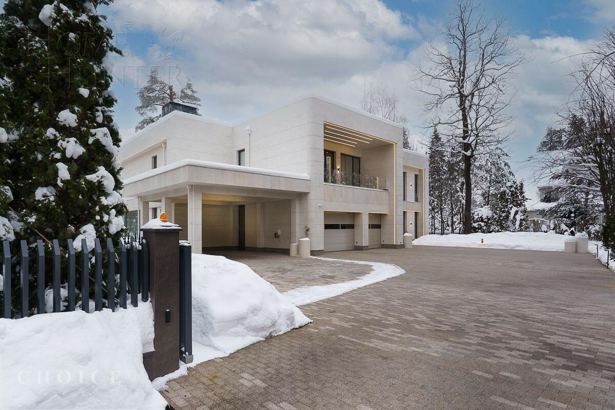 2-этажный коттедж 1 256 м² с отделкой