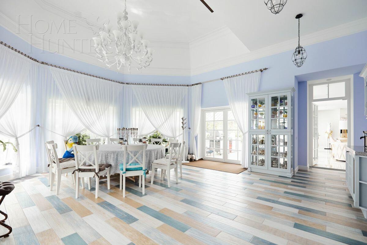 3-этажный коттедж 550 м² с отделкой
