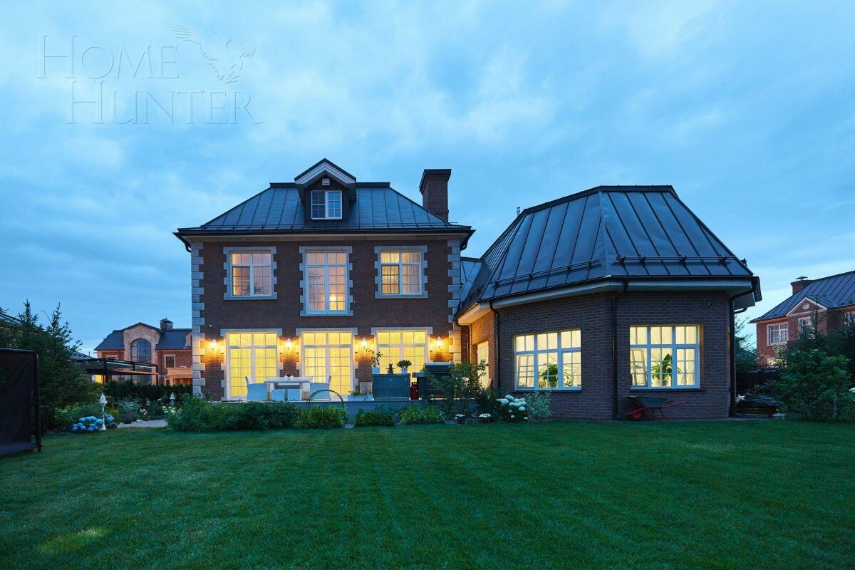3-этажный коттедж 550 м² с отделкой
