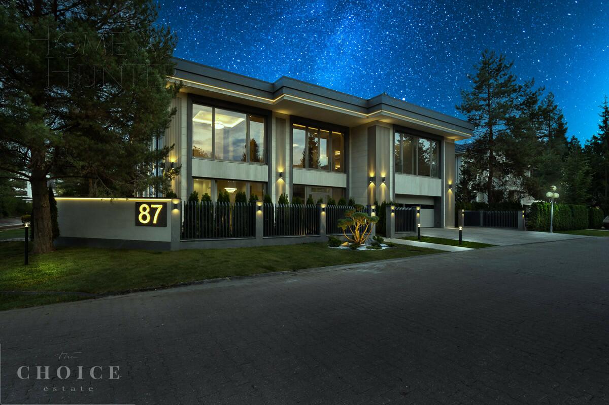 2-этажный коттедж 1 350 м² с отделкой