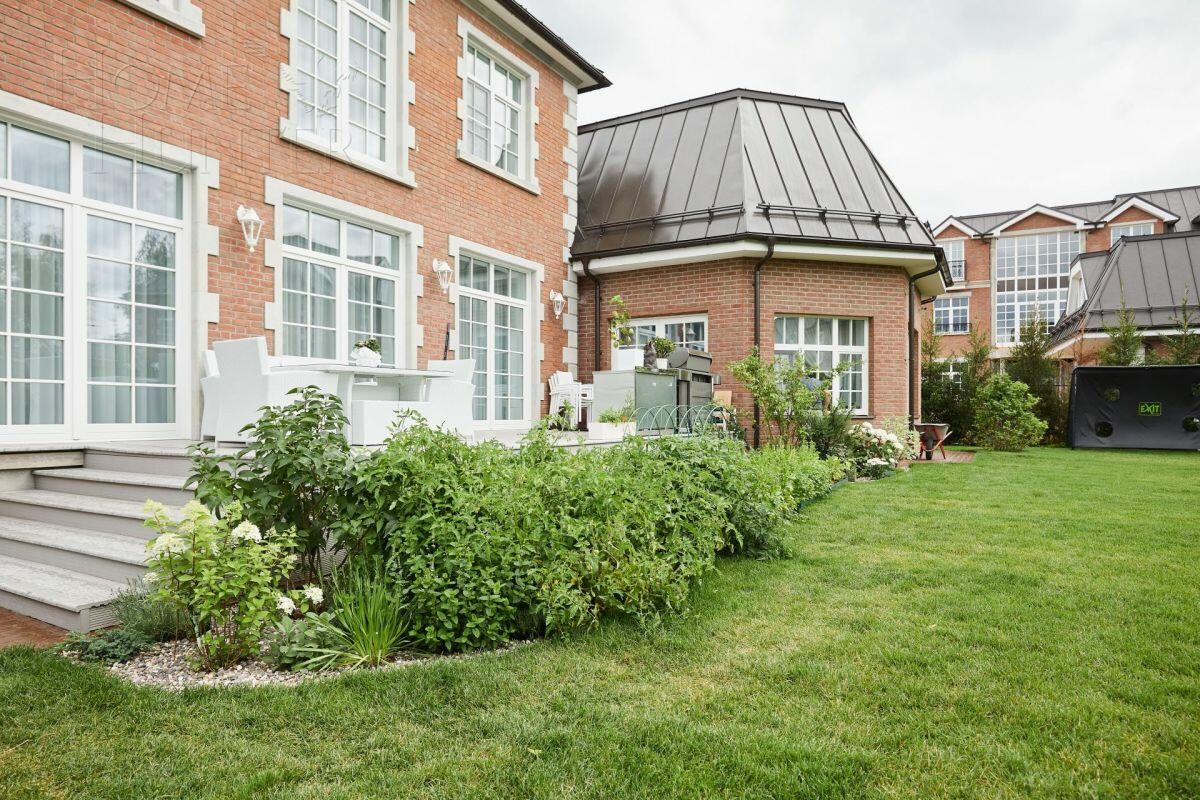 3-этажный коттедж 550 м² с отделкой