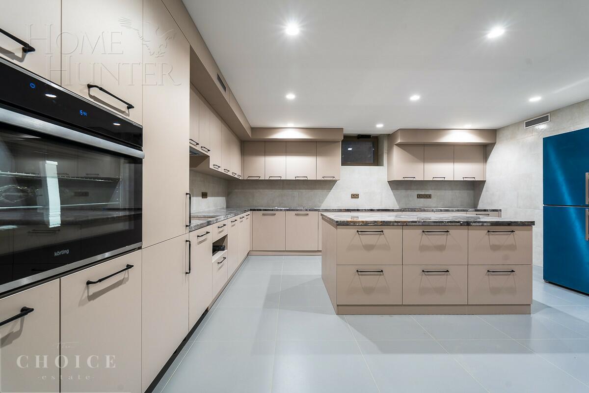 2-этажный коттедж 1 350 м² с отделкой