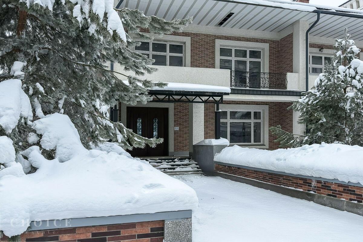 2-этажный таунхаус 940 м² без отделки