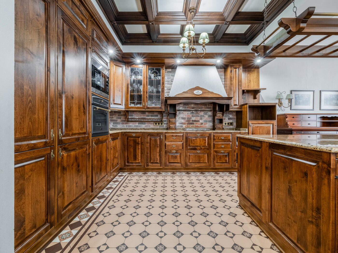 3-КОМН. КВАРТИРА С ОТДЕЛКОЙ 219.5 М² НА 10 ЭТАЖЕ