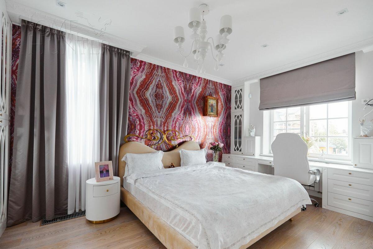 3-этажный коттедж 550 м² с отделкой