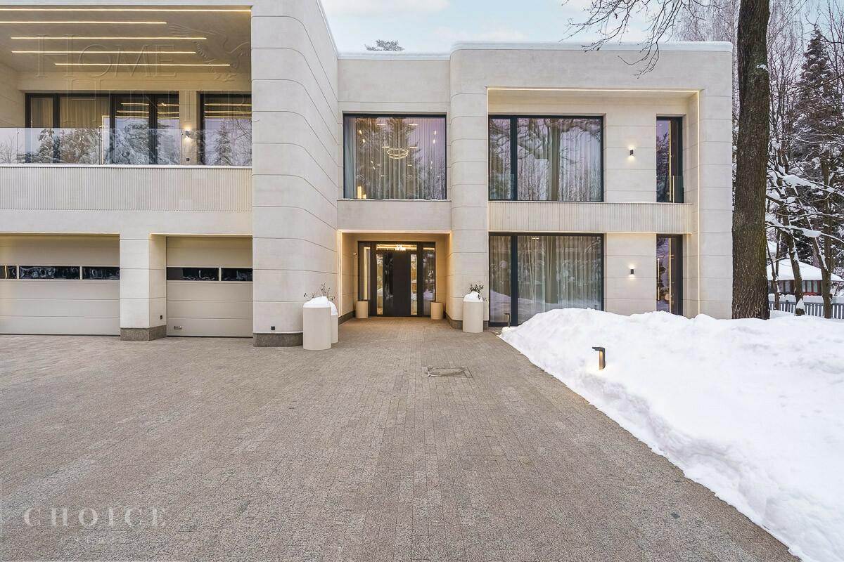 2-этажный коттедж 1 256 м² с отделкой