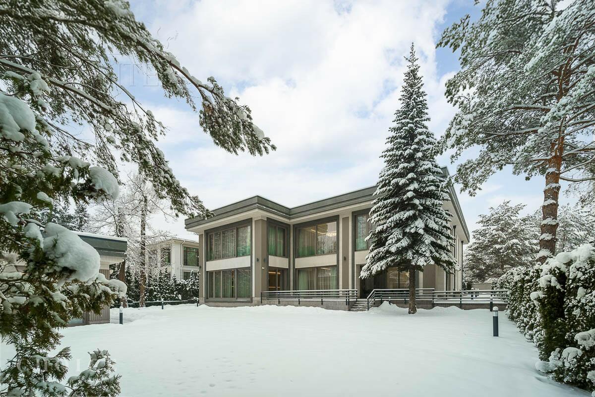 2-этажный коттедж 1 350 м² с отделкой