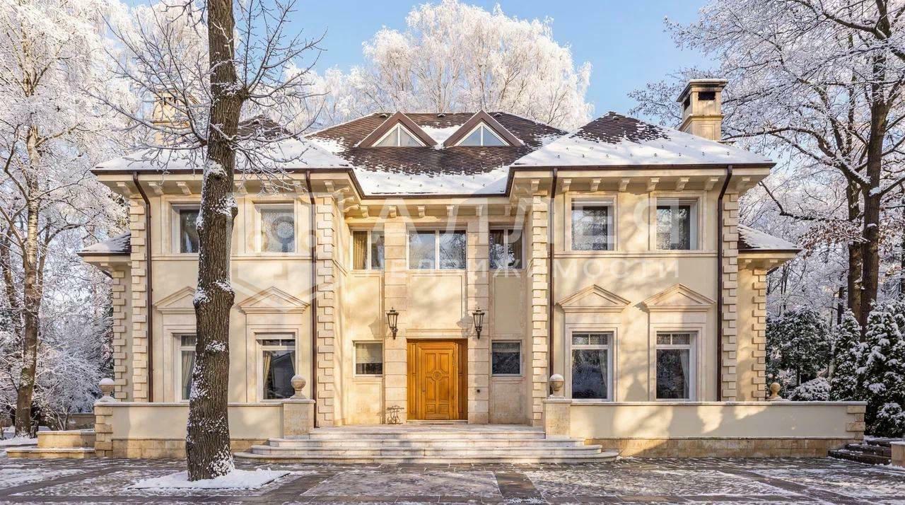 2-этажный коттедж 1 300 м² с отделкой