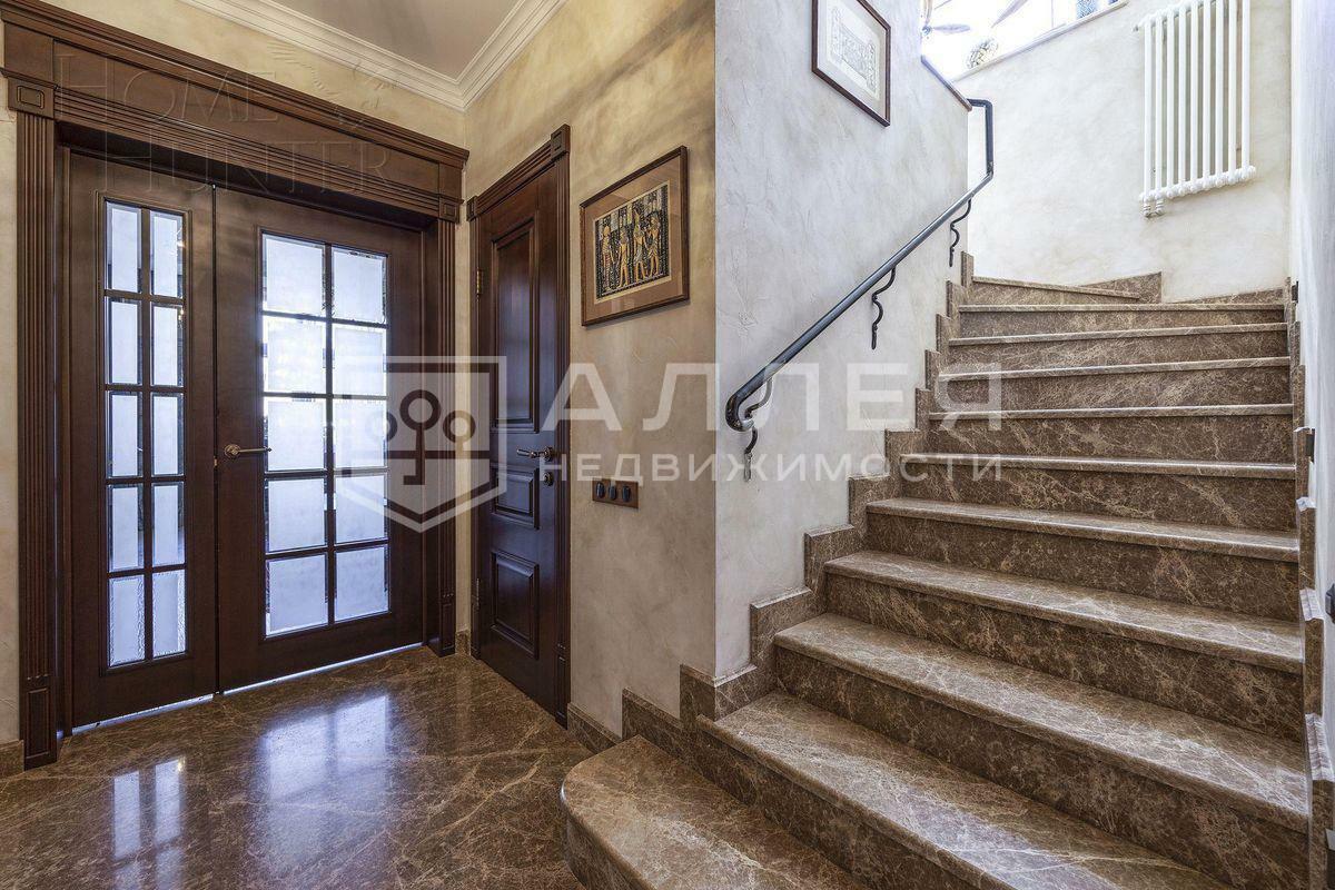 3-этажный таунхаус 270 м² с отделкой